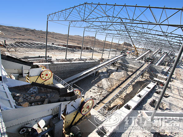 顎式碎石機現(xiàn)場圖