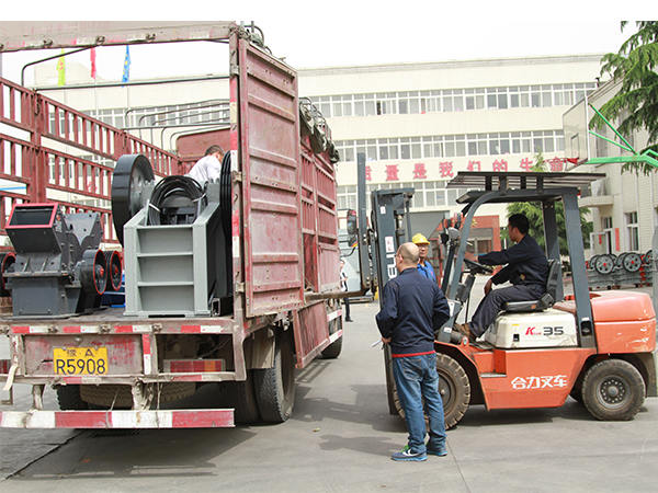 客戶設(shè)備裝貨現(xiàn)場