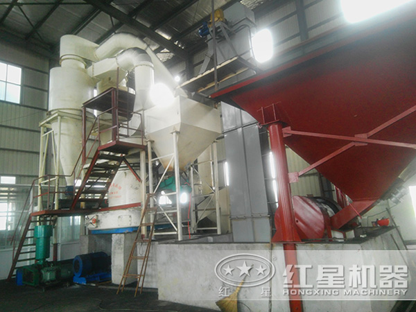 葉臘石磨粉機(jī)現(xiàn)場圖2