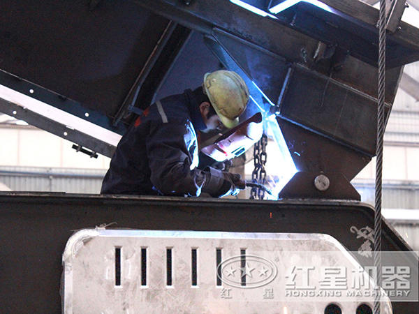 移動(dòng)式碎石機(jī)的制造